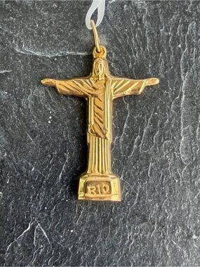 18kt . Yellow Gold Rio Christ the Redeemer Pendant Necklace